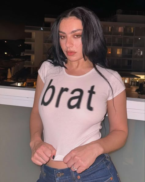 Charli (@charli_xcx) • Instagram photos and videos Bad Taste Outfit, Estilo Indie, Chloe Sevigny, Aesthetic Streetwear, Rock Chic, Charli Xcx, Pop Punk, Cultura Pop, Party Girls