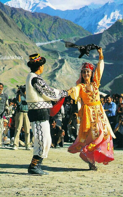 Beautiful kalashi dance in Kalash valley Chitral Khyber Pakhtunkhwa ( KpK ) Pakistan Pakistan Dance, Pakistani Dance, Kalash Valley, Pakistan Tourism, Pakistani People, People Of Pakistan, Pakistan Culture, Pakistani Culture, Pakistan Travel