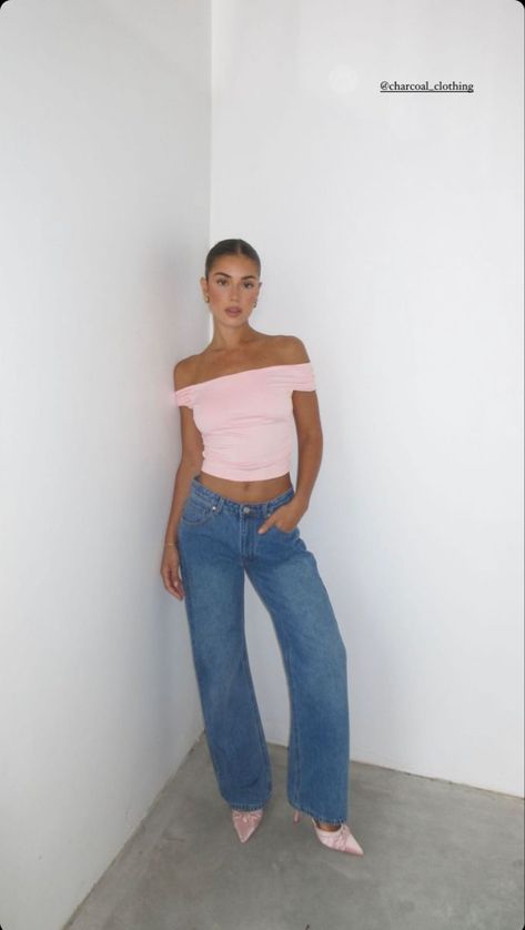 Pink Top Going Out Outfit, Aesthetic Brunch Outfits, Brunch Spring Outfit, Summer Outfits Aesthetic 2024, Dekota Thompson Aesthetic, New Years Outfit Jeans, Outfit Inspo Aesthetic Casual Summer, Dekota Thompson Outfit, Brunch Aesthetic Outfit