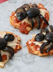 Spider Pizza, Recipe With Olives, Pretzel Crisps Recipe, Snack Factory Pretzel Crisps, Pretzel Crisps, Olive Recipes, Holiday Party Foods, Halloween Appetizers, Pizza Bites