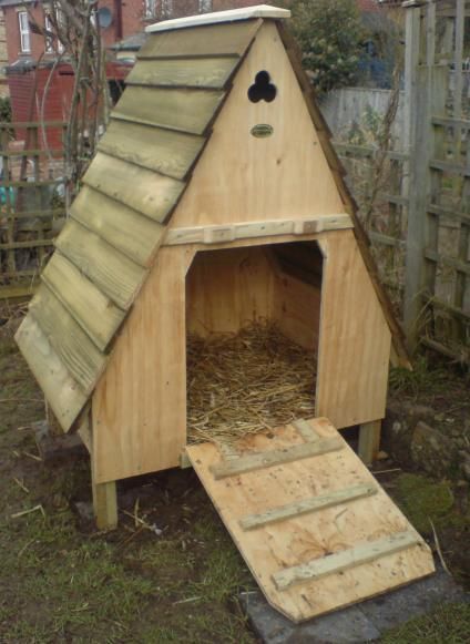 duck housing ideas | duck house | Craft Ideas Simple Duck House Plans, Easy Duck Coop Ideas, Diy Duck House Plans, Geese Coop, Easy Duck Coop, Duck Coop Ideas Diy, Duck House Ideas, Diy Duck House, Duck House Plans