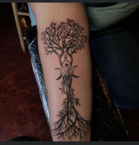 Tattoo Bein Frau, Wicca Tattoo, Pagan Tattoo, Wiccan Tattoos, Mother Nature Tattoos, Mystical Tattoos, Tree Of Life Tattoo, Spiritual Tattoos, Hand Tattoos For Guys