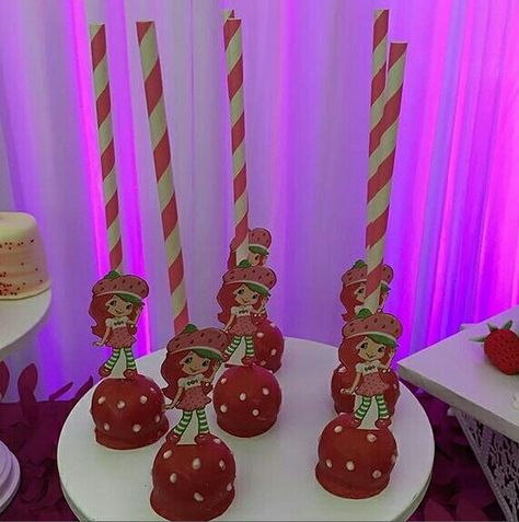 Strawberry shortcake cakepops Strawberry Shortcake Cakepops, Strawberry Shortcake Cake Pops, Shortcake Aesthetic, Berry Party, Covered Apples, Strawberry Shortcake Birthday, Strawberry Shortcake Cartoon, Strawberry Shortcake Cake, Baby Shower Theme Decorations