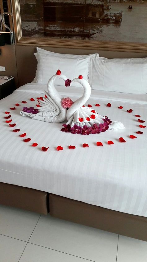 bedroom decoration for wedding night Honeymoon Bed, Honeymoon Rooms, Simple Room Decoration, Romantic Room Surprise, Romantic Room Decoration, Bride To Be Balloons, Wedding Bed, Beautiful Bedroom Decor, Birthday Room Decorations