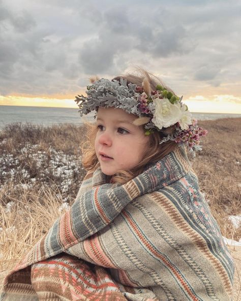 Flower Crown Aesthetic, Wearable Florals, Beach Wedding Flower Girl, Aesthetic Ethereal, Nantucket Wedding, Crown Aesthetic, Dreamy Aesthetic, Ranunculus Flowers, Hippie Aesthetic