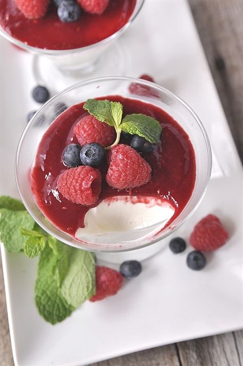 Swedish Cream with Raspberry Sauce...If you are a fan of Italian Panna Cotta you are going to love this Swedish version. It's pretty much heaven on a spoon!! Swedish Cream Dessert, Swedish Cream, Scandinavian Baking, Nordic Recipes, Recipe With Yogurt, Cream Desserts Recipes, Swedish Cuisine, Nordic Recipe, Swedish Food