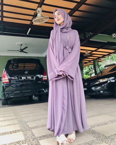 Lilac Abaya, Ootd Raya, Purple Abaya, Purple Hijab, Abaya Design, Dress Book, Muslim Fashion Hijab Outfits, Hijab Aesthetic, Muslim Fashion Hijab