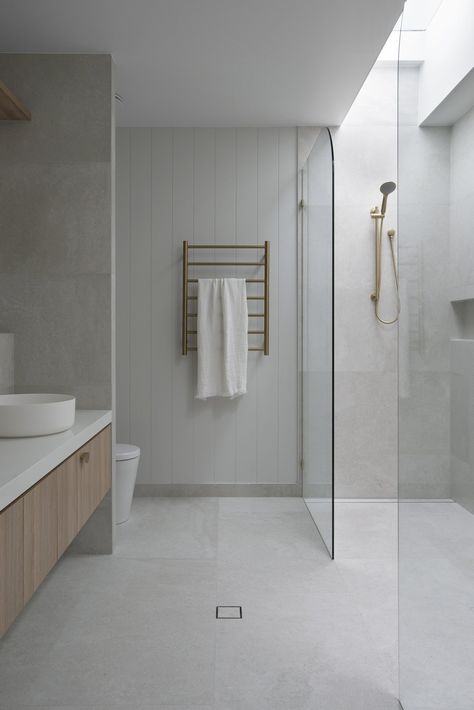 8 Biggest Bathroom Design Mistakes To Avoid Coastal Ensuite, Big Bathroom Design, Ensuite Layout, Bathroom Planning, Timeless Bathroom Design, Bathroom Design Plans, Ensuite Design, Top Bathroom Design, Bathroom Floor Plans