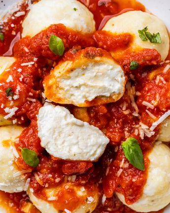 Ricotta Gnudi Recipe, Gnudi Recipe, Ricotta Gnudi, Ricotta Gnocchi, Gnocchi Recipes, Sauce Tomate, Tomato Recipes, Marinara Sauce, Italian Dishes