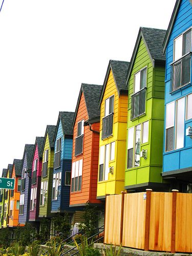 rainbow houses | Flickr - Photo Sharing! Colored Houses, Rainbow House, Pintura Exterior, Unusual Buildings, Colorful Places, Colourful Buildings, Casa Exterior, Live Colorfully, Beautiful Buildings