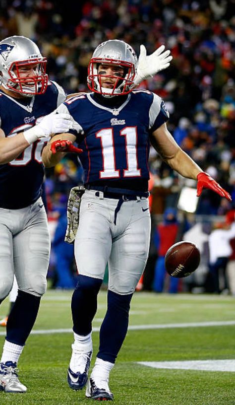 Edelman Patriots, Men In Uniform, Football Helmets, Football, American Football