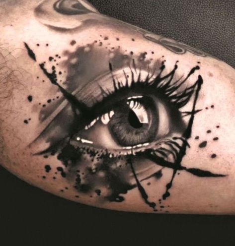 3rd Eye Tattoo, Realistic Eye Tattoo, Men Eyes, Wörter Tattoos, Third Eye Tattoos, Trash Polka Tattoo Designs, All Seeing Eye Tattoo, Eyeball Tattoo, Tattoo Trash