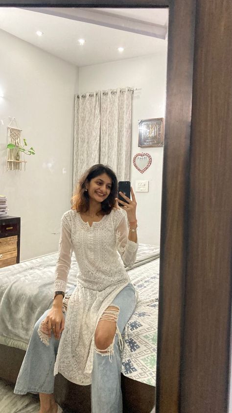 Trendy Chikankari Kurta, Trendy Kurtis For Women, Trendy Indian Wear For Women, Black Chikankari Kurti Aesthetic, White Kurta With Jeans Aesthetic, Chikankari Kurti With Baggy Jeans, White Kurti Styling Ideas With Jeans, How To Style White Kurti, Traditional Indian Outfits Aesthetic