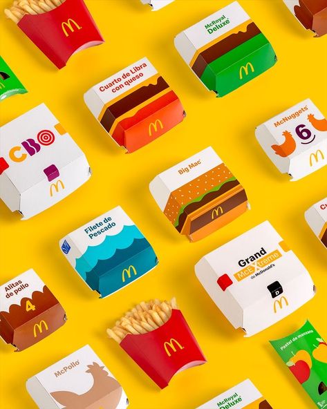 Macdonald Packaging, Burger Packaging Design, Mc Donald Logo, Burger Coaster, Fast Food Branding, Fast Food Packaging, Burger Packaging, Food Marketing, Mc Donald's