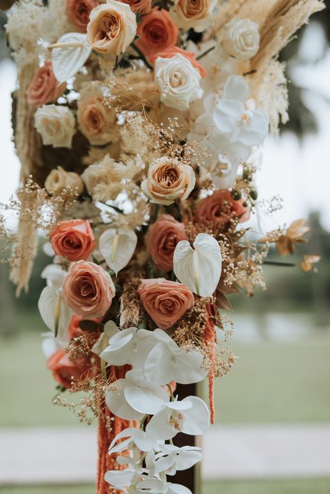 Boho Wedding Flowers Fall Wedding Ideas Colors, Terracotta Wedding Flowers, Wedding Wisteria, Wedding Ideas Colors, Neutral Boho Wedding, Wedding Decorations Reception, Bright Wedding Bouquet, Boho Wedding Ceremony, Boho Wedding Theme