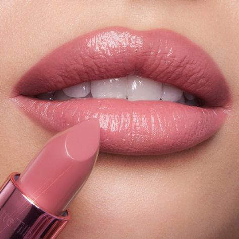 Candy Chic on fair skin-tone model Berry Lip Bridal Makeup, Natural Pink Lipstick, Lipstick Charlotte Tilbury, Soft Pink Lipstick, Berry Lipstick, Lipstick Kit, Soft Spring, Lipstick Brands, Fair Skin Tone