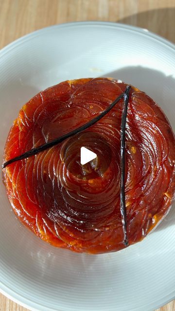 Apple Rose Tarte Tatin, Apple Tarte Tatin Recipe, Tart Tatin Apple, Apple Tartin, Rose Apple Tart, Apple Tatin, Apple Tart Tatin, Apple Rose Tart, Tart Tatin