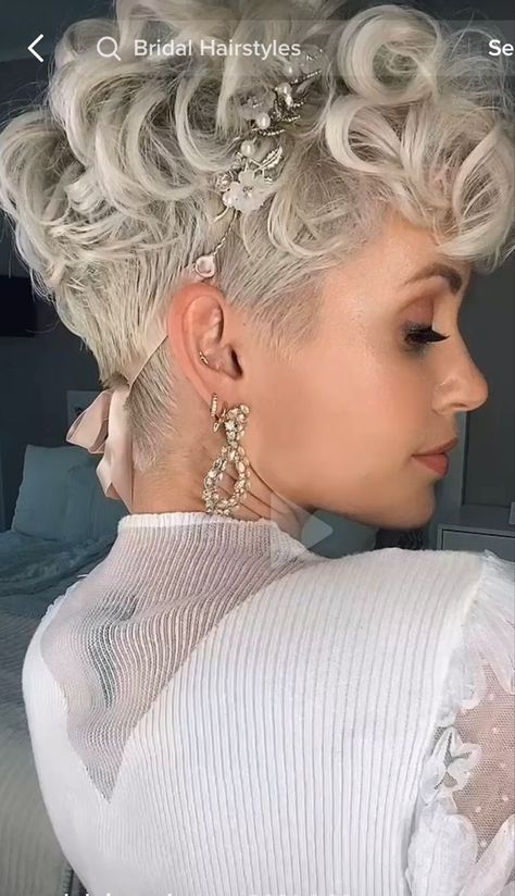 Pixie Wedding Hair, Haircut 360, Wedding Hairstyles For Short Hair, Pixie Cut Hairstyles, Women Undercut, Hair Trends 2015, Cabello Afro Natural, Short Hair Bride, Cut Hairstyles