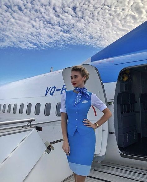 Air Hostess Outfit, Air Hostess Dress, Air Hostess Uniform, Become A Pilot, Airline Attendant, Boring Job, Flight Girls, Airline Uniforms, Becoming A Pilot