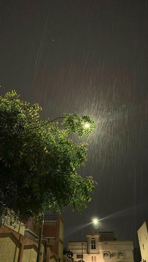 Rainy Day Aesthetic, Fotografi Vintage, Sky Photography Nature, Day Aesthetic, Night Scenery, Night Landscape, Pretty Landscapes, It's Raining, Rain Photography