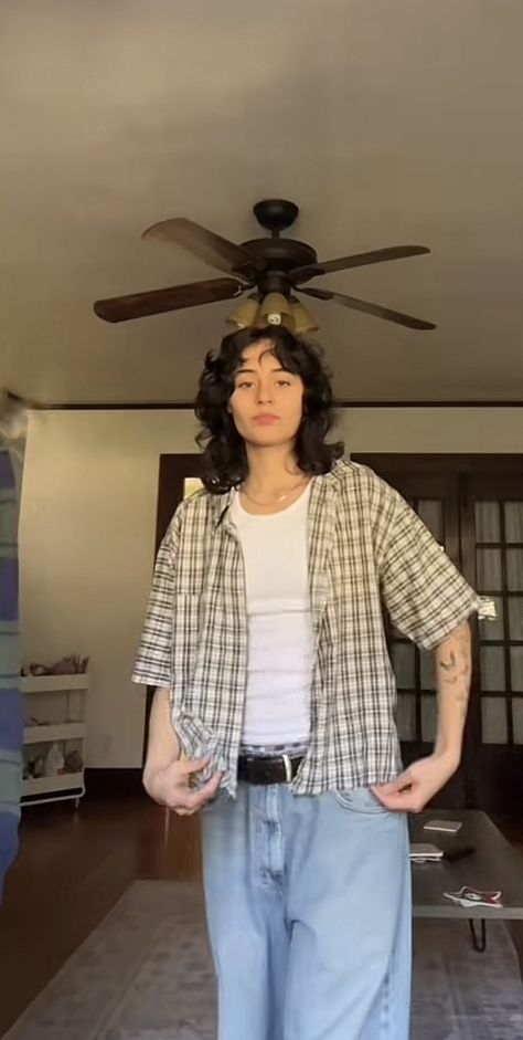 Hot Season Outfit, Tomboy Summer Outfits Shorts, Masc Women Streetwear, Macs Lesbian Outfit, Tomboy Femme Outfits Summer, She They Outfits, Masc Button Up Outfits, Women In Mens Clothes, Summer Trans Masc Outfits