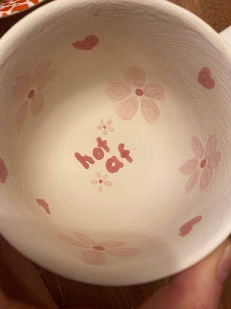 Ceramic Bowl Aesthetic, Pottery Painting Couple Ideas, Mug Pottery Painting Ideas Aesthetic, Pottery Painting Ideas Aesthetic Bowl, Hand Painted Bowls Ideas, Aesthetic Mug Painting, Pottery Cup Painting Ideas, Pottery Painting Bowl Ideas, Mug Pottery Painting Ideas