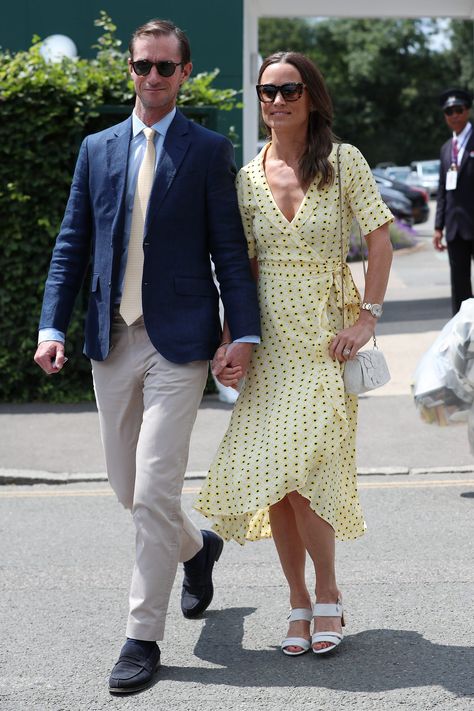 Kate Middleton Sister, Pippa And James, James Matthews, Kate And Pippa, Wrap Dress Pattern, Stella Mccartney Dresses, Middleton Family, Estilo Real, Sarah Burton