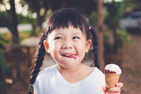 Ice Cream Alternative, Portrait Drawing Tips, Ice Cream Kids, Garlic Festival, Artisan Ice Cream, Girl Eating, Low Carb Ice Cream, Ice Cream Brands, Ice Cream Day