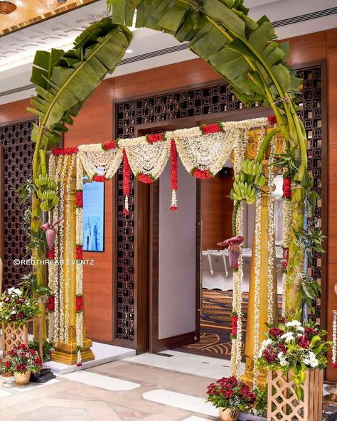 Kanku Pagla Decoration At Home, Pelli Decoration, Hindu Wedding Decorations, Small Wedding Decor, Mandir Decoration, Engagement Decoration, Entrance Arch, Simple Stage Decorations, Gate Decoration