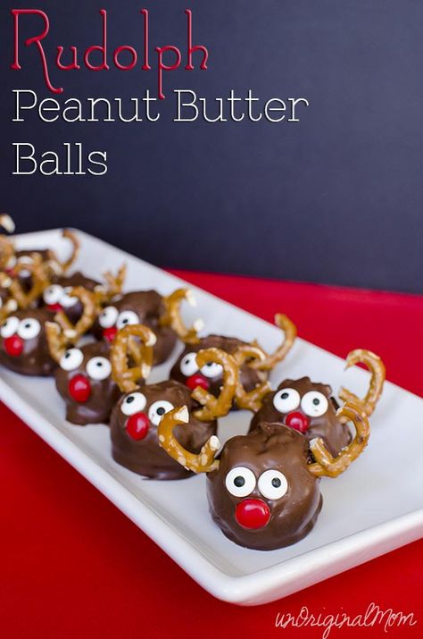 Make "Rudolph" Peanut Butter Balls as a cute holiday treat - perfect for entertaining! Graham Cracker Houses, Graham Cracker House, Cracker House, Holiday Treats Christmas, Cooking Fails, Butter Balls, Oreo Truffles, Peanut Butter Balls, Holiday Foods