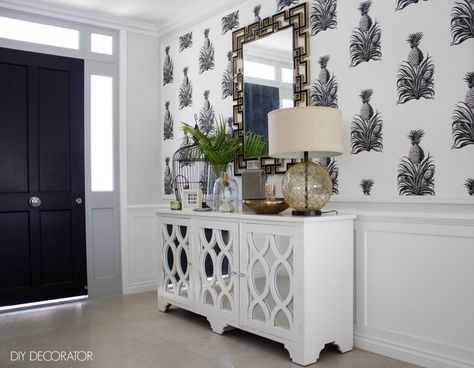 This tropical hallway in Brisbane makes a statement with a stunning black and white pineapple wallpaper background and a mirrored console. Amazing Hallways, Tropical Hallway, Pineapples Wallpaper, Tropical Chic Decor, Tropical Room Decor, Hallway Room, Tropical Interiors, Tropical Interior, Popular Interior Design