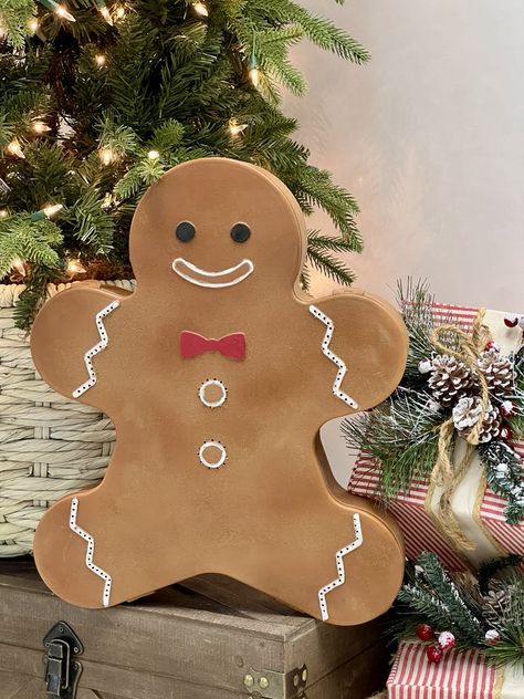 DIY Gingerbread Man Craft Using a Walmart Container: Festive Holiday Decor Idea - The Shabby Tree Ginger Bread Crafts, Cardboard Gingerbread Man, Diy Gingerbread Man, Large Gingerbread Man, Gingerbread Diy Crafts, Gingerbread Man Craft, Gingerbread Man Crafts, Diy Gingerbread, Gingerbread Decor