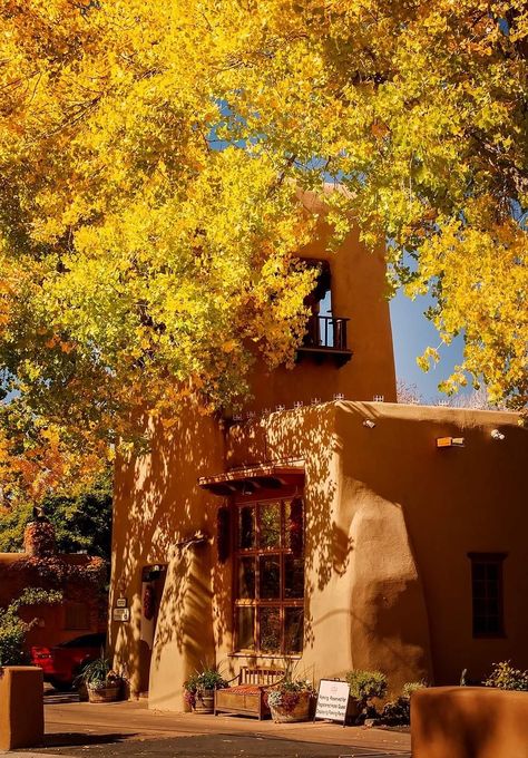 Santa Fe Style Decor, Mexico Photos, New Mexico Santa Fe, New Mexico Homes, Adobe Home, Taos Pueblo, Mexico Culture, Santa Fe Style, California Desert