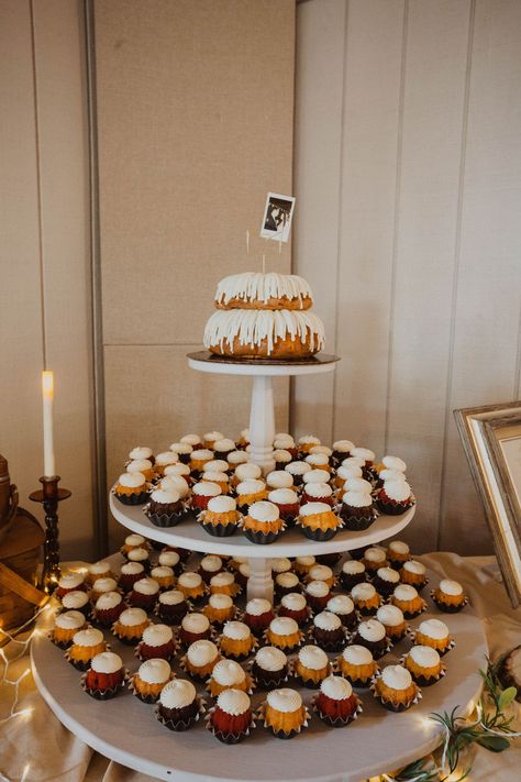 Bundt Cake Wedding Topper, Mini Bundt Cakes Birthday, Bundt Cake Toppers, Nothing Bundt Cakes Wedding Cake, Wedding Nothing Bundt Cake, Mini Cakes For Wedding Guests, Mini Bundt Cake Display, Nothing Bundt Wedding Cake, Polaroid Wedding Cake Topper