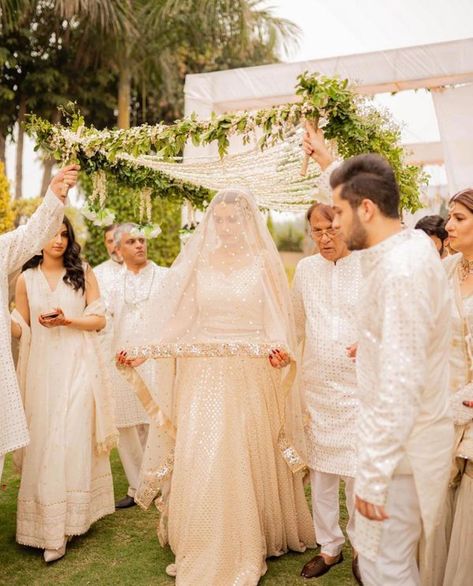 Nikah Ceremony, Nikah Outfit, Bride Entry, Black And White Wedding Theme, Nikah Dress, Hindu Ceremony, Wedding Stage Design, Desi Wedding Decor, White Wedding Theme