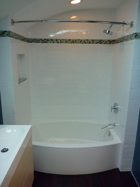 Kohler Expanse Tub - Downstairs Bath maybe? Aesthetic Shrimp, Cleaning Wallpaper, Simple Deserts, Amigas Aesthetic, Kawaii Photos, Plain Bathroom, School Kawaii, White Subway Tile Bathroom, Bathroom Mosaic