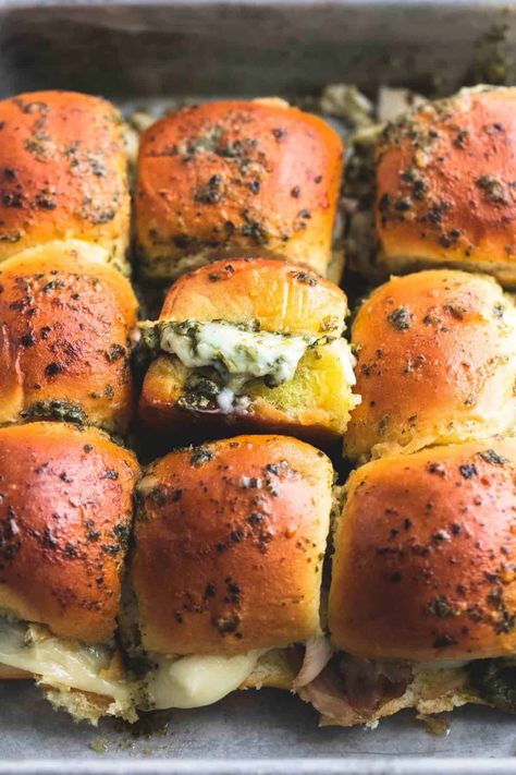 Pesto Chicken Sliders, Pesto Mozzarella Chicken, Pesto Butter, Hawaiian Roll Sandwiches, Mozzarella Appetizers, Sliders Recipes Hawaiian Rolls, Roll Sliders, Chicken Pesto Sandwich, Sliders Recipes Chicken