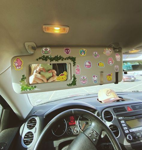 Pins On Car Ceiling, Interior Of Car Aesthetic, Cute Car Interior Aesthetic, Car Decorations Dashboard, Inside The Car Aesthetic Pink, Classy Car Decorations Interior, Cute Car Customizations, Cute Car Exterior Ideas, Inside Cars Aesthetic