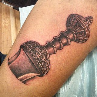 #Celtic knotwork on a #Roman #Gladius #themightyhorsemanta… | Flickr Roman Armor Tattoo, Roman Shield Tattoo, Roman Armour Tattoo, Gladius Tattoo, Roman Sheild Tattoos, Roman Soldiers Tattoo, Roman Tattoo, Gladiator Tattoo, Knife Tattoo