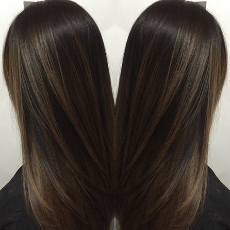 Soft balay brunette Balayage Subtle, Brown Hair Inspo, Brunette Hair With Highlights, Subtle Highlights, Brown Hair Balayage, Pinterest Hair, Long Brown Hair, Hair Medium, Balayage Brunette