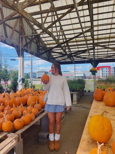 Pumpkin Patch Instagram Pictures, Fall Outfit Skirt, Legwarmers Outfit, Recreate Pics, Pumpkin Patch Photoshoot, Autumn Outfit Ideas, Autumn Photos, Patch Outfit, Fall Pics