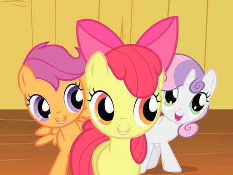 The Cutie Mark Crusaders are looking at you! oh wait there looking out the window. Cutie Mark Crusaders, Mlp Cutie Marks, Sweetie Belle, Cutie Mark, Cartoon Tv Shows, Sunset Shimmer, My Little Pony Pictures, Mlp My Little Pony, Fluttershy