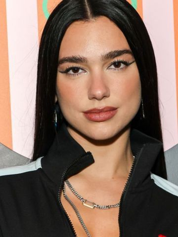 Dua Lipa Face, Dua Lipa Makeup, Celebrity Winter Style, Dua Lipa Concert, Hooded Eye Makeup, No Makeup, Jennifer Connelly, Makeup For Green Eyes, Amy Winehouse