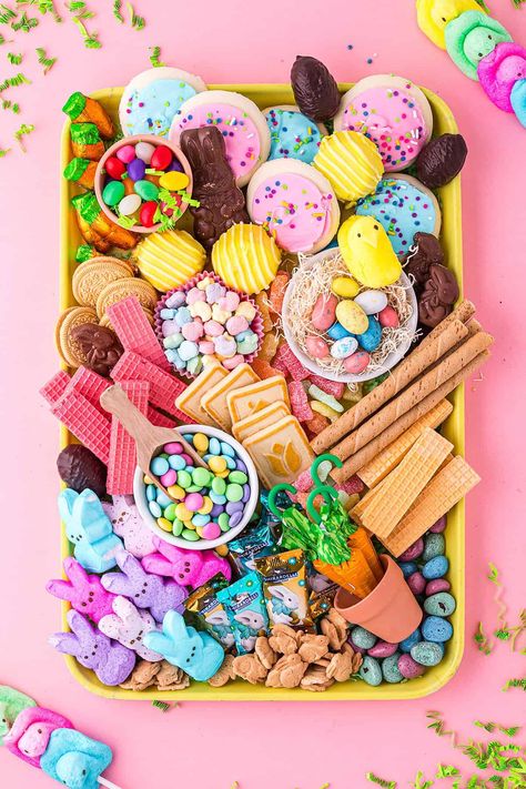 Easter Cookie Charcuterie Board, Easter Charcuterie Board Dessert, Easter Dessert Charcuterie Board, Easter Dessert Board, Easter Candy Charcuterie Board, Candy Charcuterie Board Ideas, Candy Charcuterie Board, Candy Boards, Dessert Photos