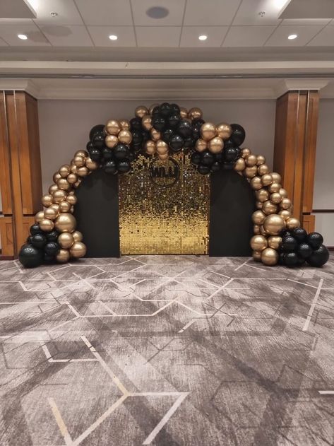 Black Balloon Decoration, Black Balloon Arch, Balloon Decoration Birthday, Gold Balloons Decorations, Prom Backdrops, Shimmer Wall Backdrop, 70th Birthday Decorations, Decoration For Party, 40th Birthday Party Decorations