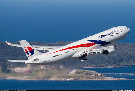 Malaysian Airlines A330-323 in Sydney (YSSY) Aeroplane Pictures, Transport Pictures, Malaysian Airlines, Army Couple Pictures, Transportation Activities, Fixed Wing Aircraft, Malaysia Airlines, Airplane Wallpaper, Air Transport