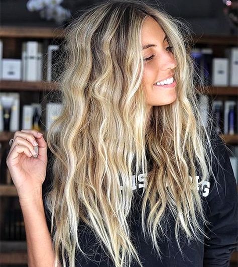 Surfer Blonde, Beach Blonde Hair Color, Beachy Blonde Hair, Mocha Color Hair, Ouai Hair Oil, Beach Blonde Hair, Surf Hair, Winter Hair Color Trends, Balayage Lob