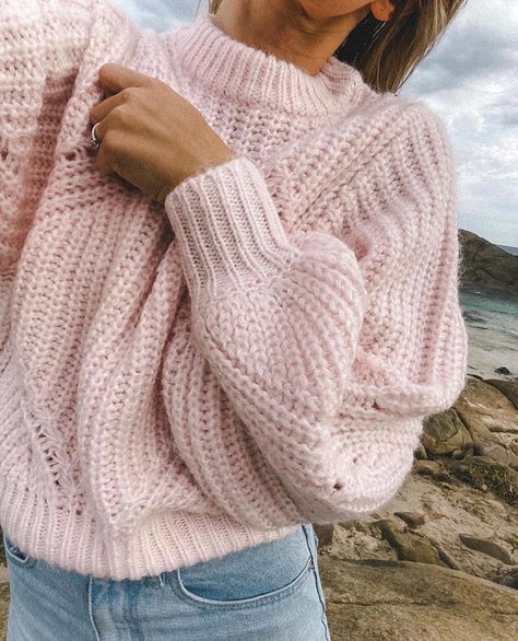 Light Pink Cardigan Outfit, Pale Pink Outfit, Blush Pink Outfit, Pink Cardigan Outfit, Light Pink Cardigan, Knit Sweater Outfit, Pink Cable Knit Sweater, Chunky Jumper, Light Pink Sweaters