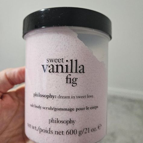 One Of Their Signature Scents!! Philosophy Super Sized 21 Oz Body Scrub In The Magnificent Scent Of Sweet Vanilla Fig !!! Soft Sweet Vanilla With A Touch Of The Fig Scent!!! Don't Miss This For Summer!!! Keep Your Skin Exfoliated And Keep That Tan!! Philosophy Sweet Vanilla Fig, Philosophy Body Scrub, Pretty Skin Care Products, Body Scrub Aesthetic, Body Care Brands, Philosophy Body Wash, Body Salt Scrub, Vanilla Body Scrub, Smell Good All Day