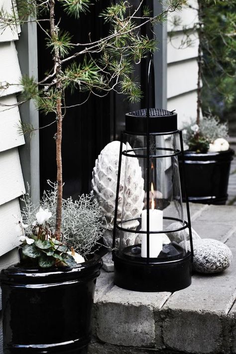 Winter Balcony, Vintage Porch, Outdoor Candles, Quotes Inspiring, Nordic Christmas, Love Garden, Design Hotel, Outdoor Inspirations, White Gardens